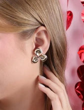 Load image into Gallery viewer, BRINCO PÉTALA ORGÂNICO
