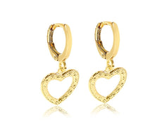 Load image into Gallery viewer, ARGOLA COM PINGENTE CORAÇÃO
