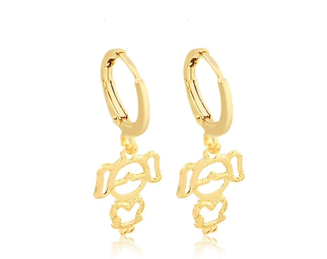 ARGOLA COM PINGENTE UMA MENINA